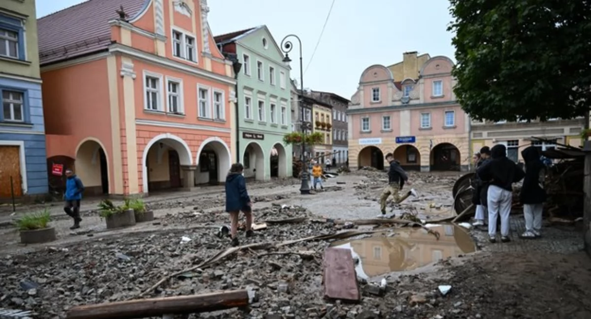 Rozpoczęła się ewakuacja pacjentów z dwóch uzdrowisk w Lądku-Zdrój