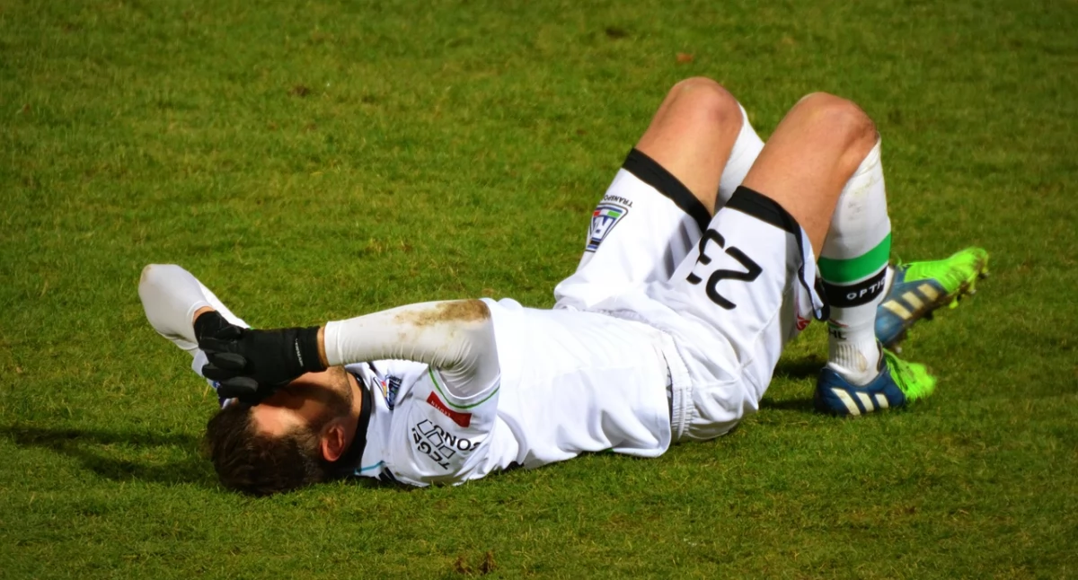 Nowa kampania WHO i FIFA dotycząca wstrząśnienia mózgu: Bezpieczeństwo na boisku to podstawa