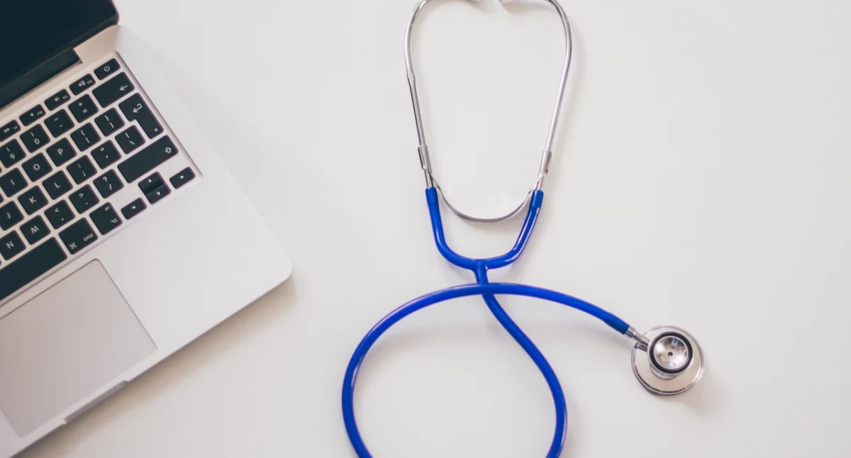 Zwolnienia lekarskie – co tak naprawdę widzi pracodawca?