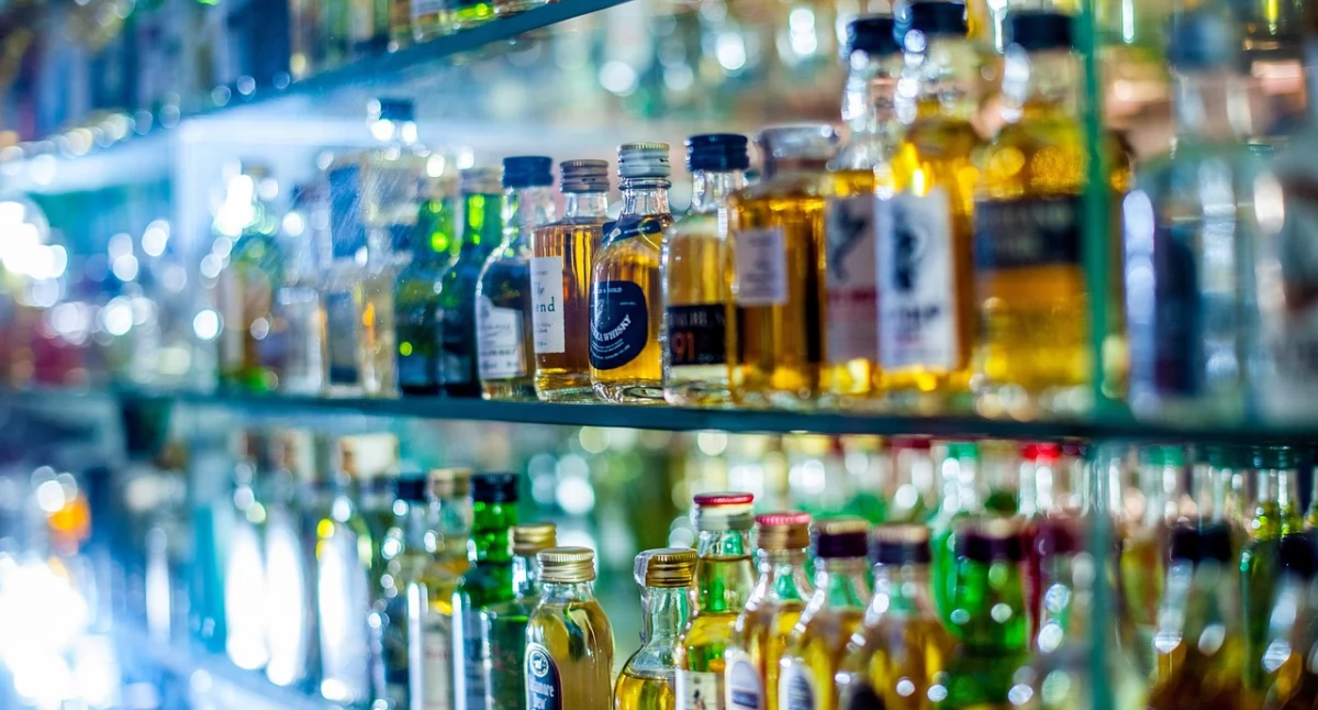 Raport: aż 80 proc. 16-latków ma już za sobą inicjację alkoholową