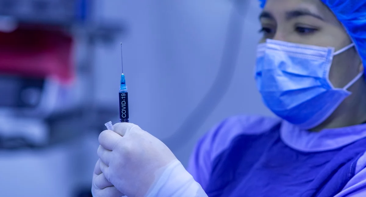 Dawka przypominająca dla osób 40-59 lat – ruszają szczepienia przeciwko COVID-19