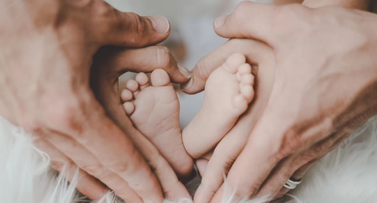 Pediatrzy: Wszystkie niemowlęta powinny być chronione przed RSV