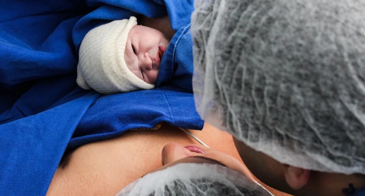 Jak daleko kobieta będzie musiała jechać na porodówkę?