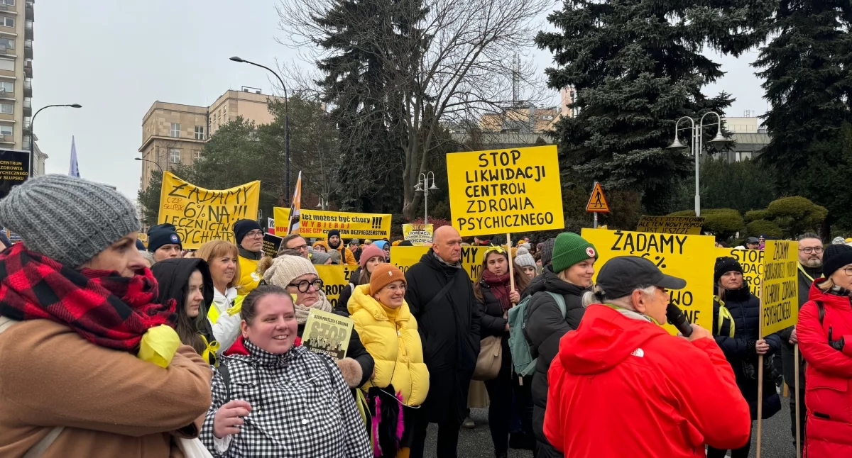 Żółty marsz w obronie Centrów Zdrowia Psychicznego: walka o dostęp i lepsze finansowanie w psychiatrii