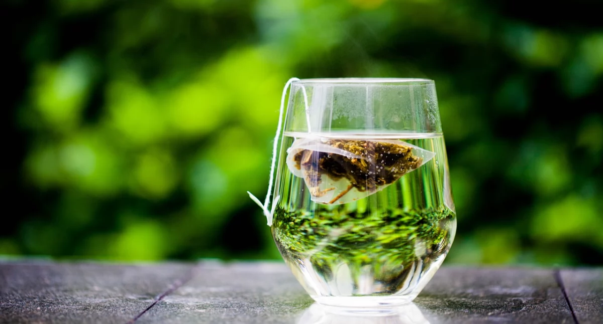 Torebki herbaty mogą uwalniać mikroplastik podczas parzenia