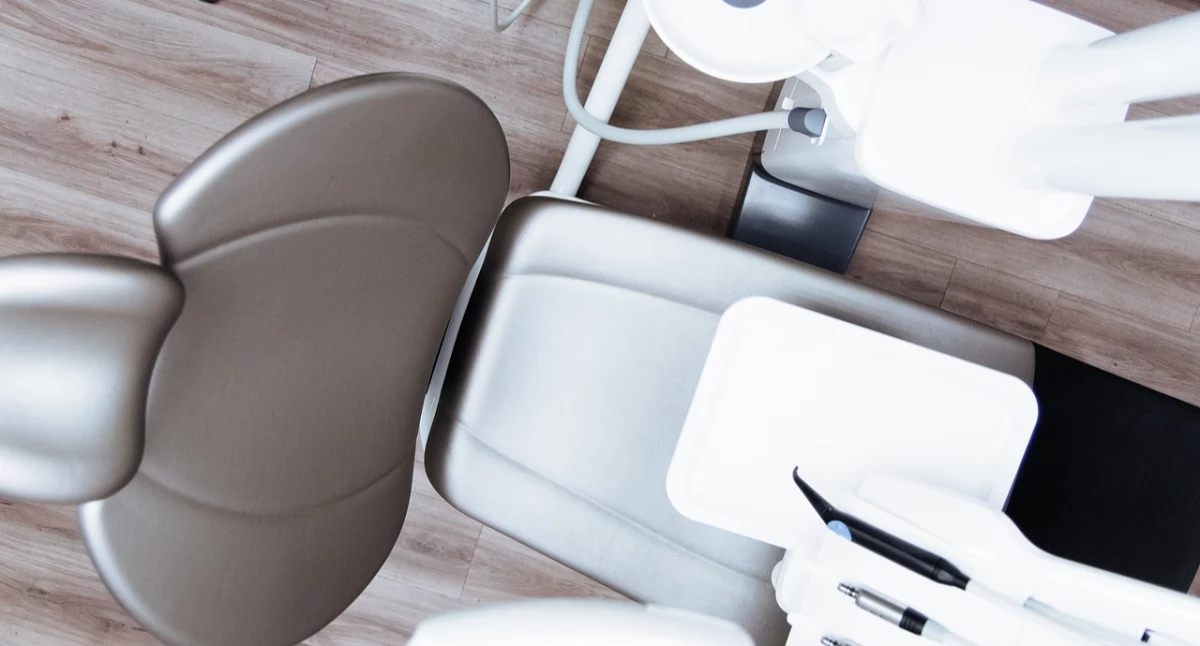 Nawet 1600 zł na zabiegi u dentysty na NFZ – nowe możliwości dla pacjentów