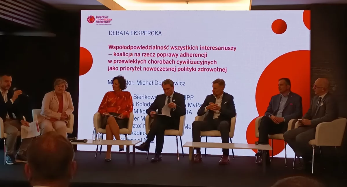 Jak poprawić adherencję? Eksperci o przestrzeganiu zaleceń lekarskich 