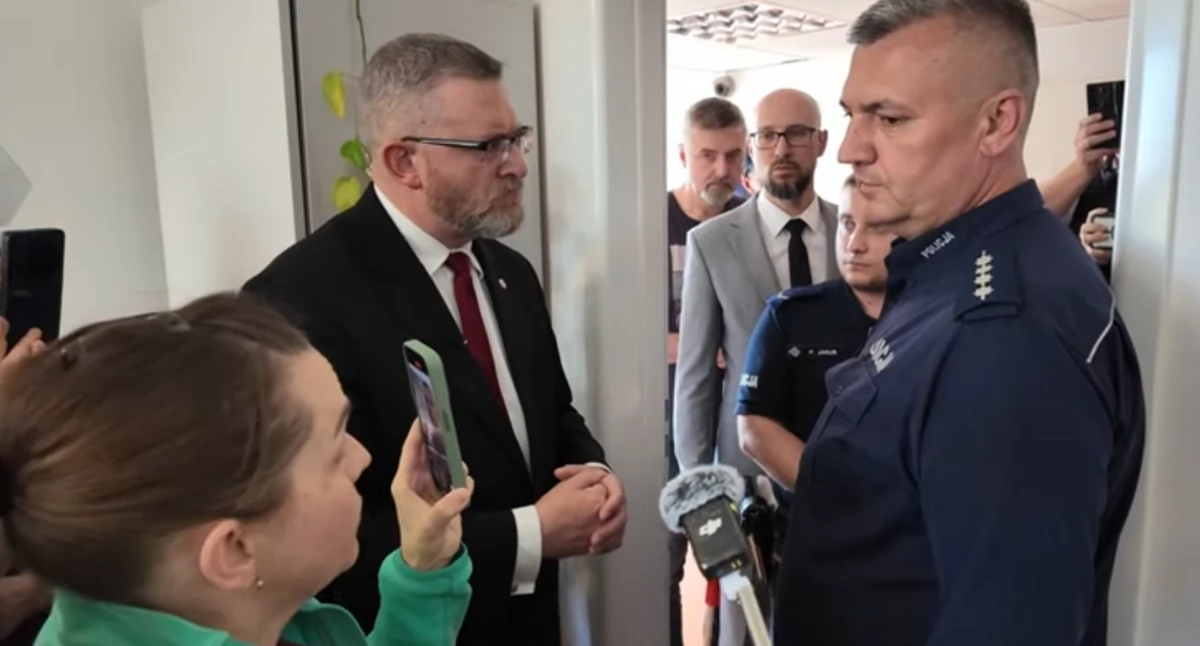 Naczelna Rada Lekarska o wtargnięciu europosła Brauna do szpitala w Oleśnicy: „Przekroczono wszelkie granice”