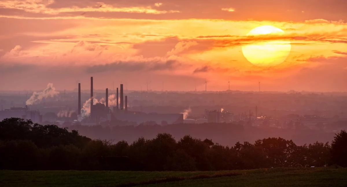 Z Afryki dotrze do nas nie tylko ciepło. Wraz z gorącym powietrzem pojawi się żółty pył