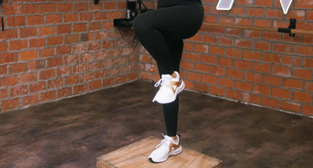 Stanie na jednej nodze – test, który może powiedzieć wiele o twoim zdrowiu