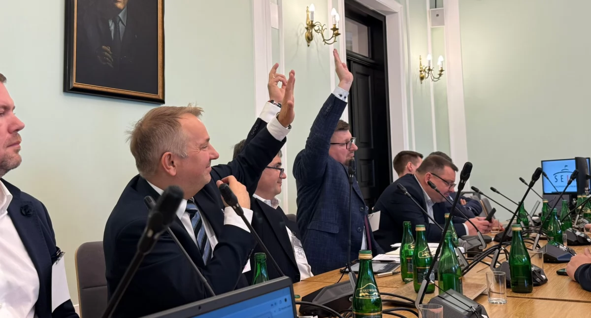 Trzecie posiedzenie zespołu aptecznego: dyskusja o migracji aptek, prawie własności i finansowaniu 