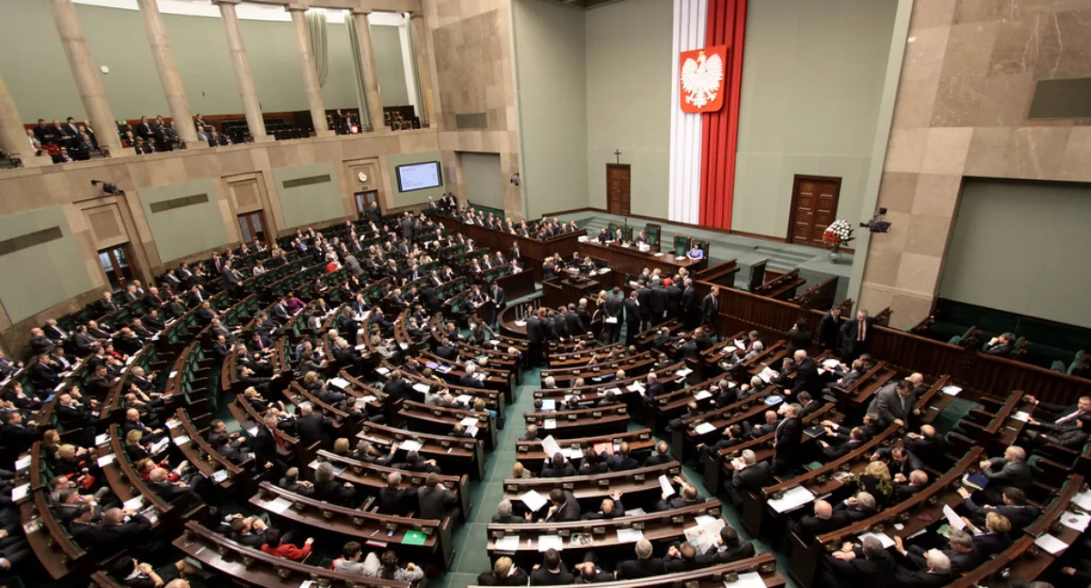48 nowych propozycji uproszczenia przepisów. Mniej biurokracji w adopcjach, in vitro, rejestracjach aut i energetyce