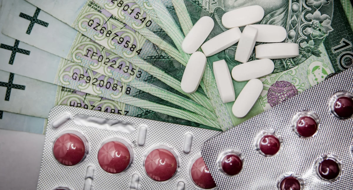 Apteki odnotowują wartość sprzedaży rdr. sięgającą 4,7 mld zł. Które leki i suplementy sprzedawały się najlepiej?