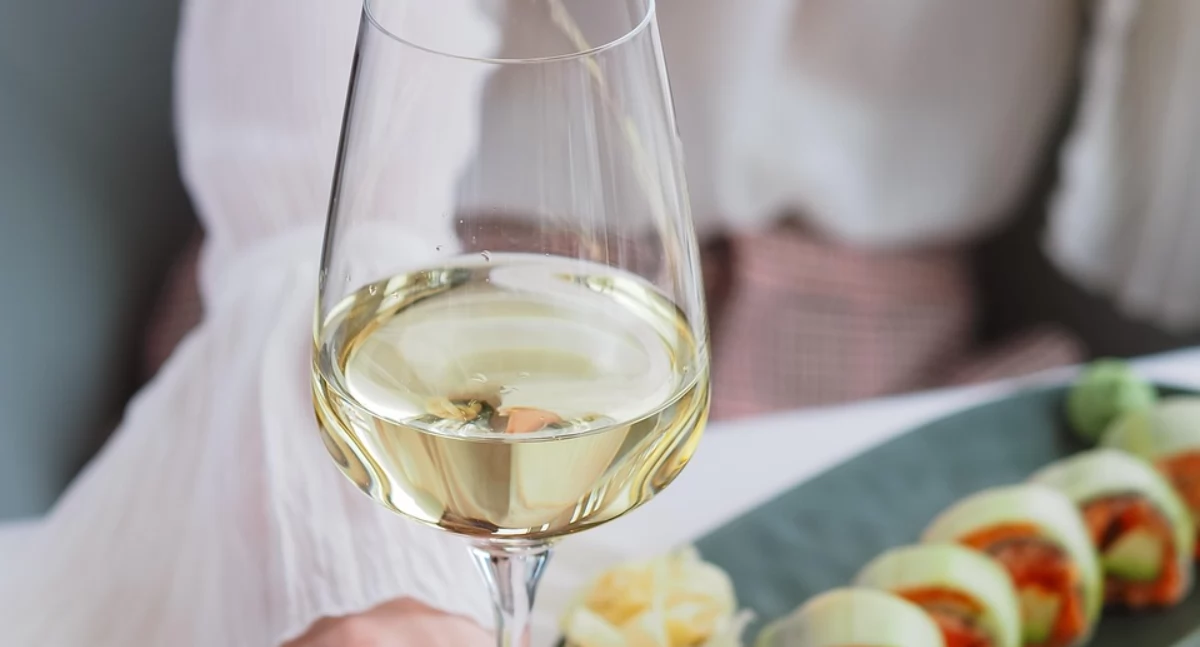 Drink dla relaksu. Młode Polki częściej sięgają po alkohol – i rzadko mówią, że mają problem