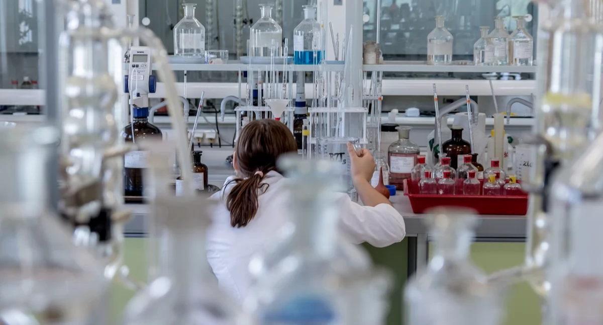Katowickie badaczki opracowały biologiczny preparat do oczyszczania ścieków z leków i fenoli