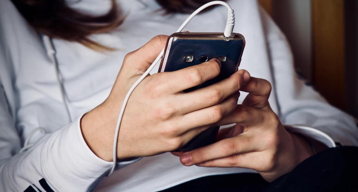 Smartfony szkodzą dzieciom. Naukowcy apelują o zakaz przed 13. rokiem życia