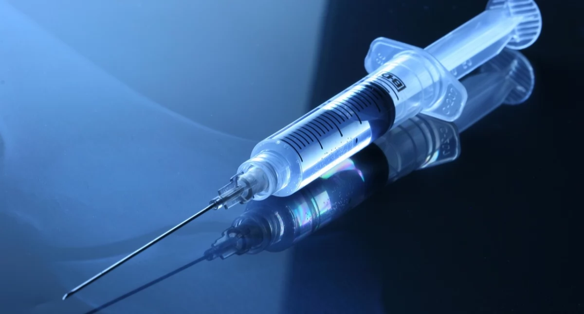 Szczepionka bez igły? Naukowcy testują nitkę dentystyczną jako nową metodę podania