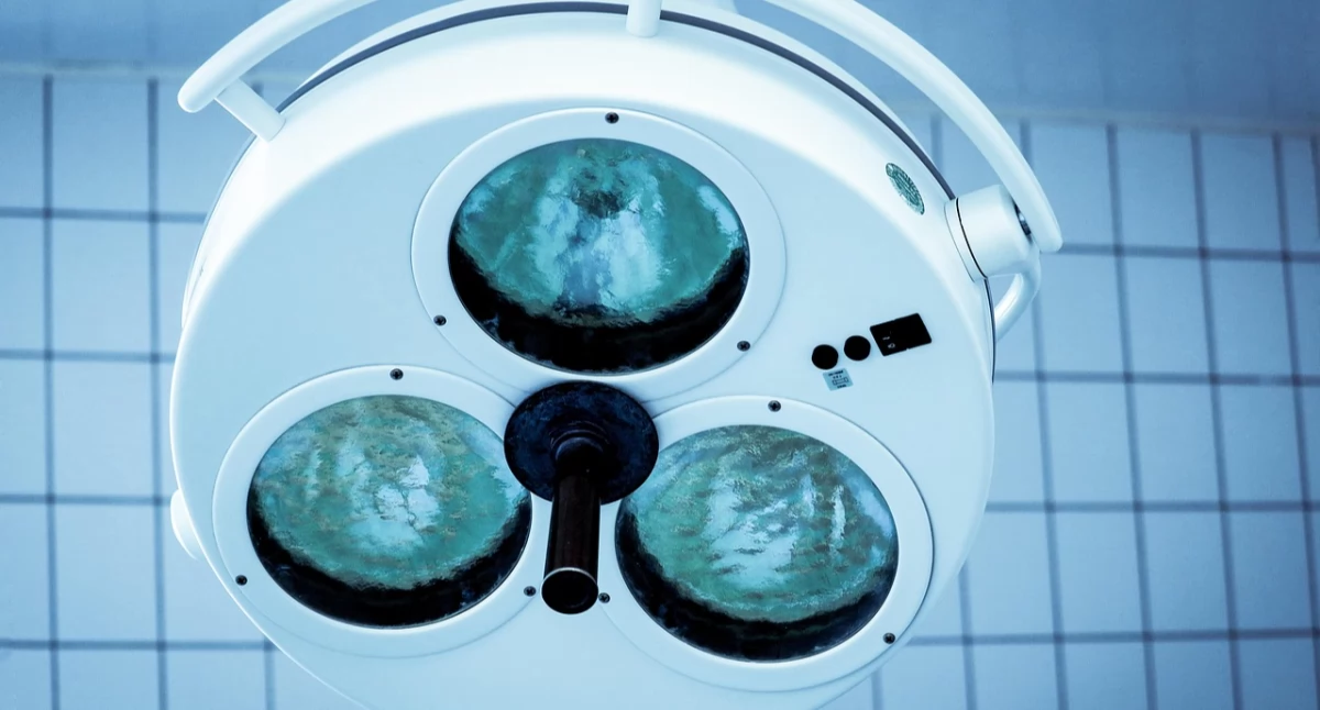 Mastektomia zamiast czekania na diagnozę. Naukowcy wskazują próg ryzyka, przy którym zabieg się opłaca