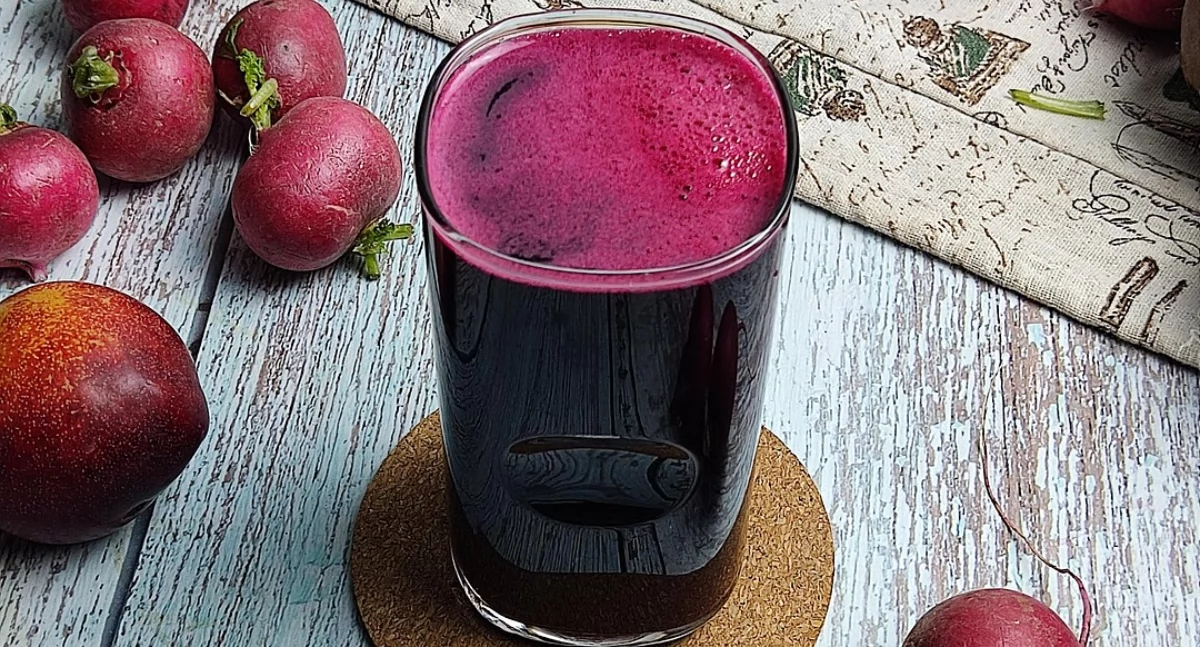 Sok z buraków obniża ciśnienie u seniorów. Działa przez... mikrobiom w ustach