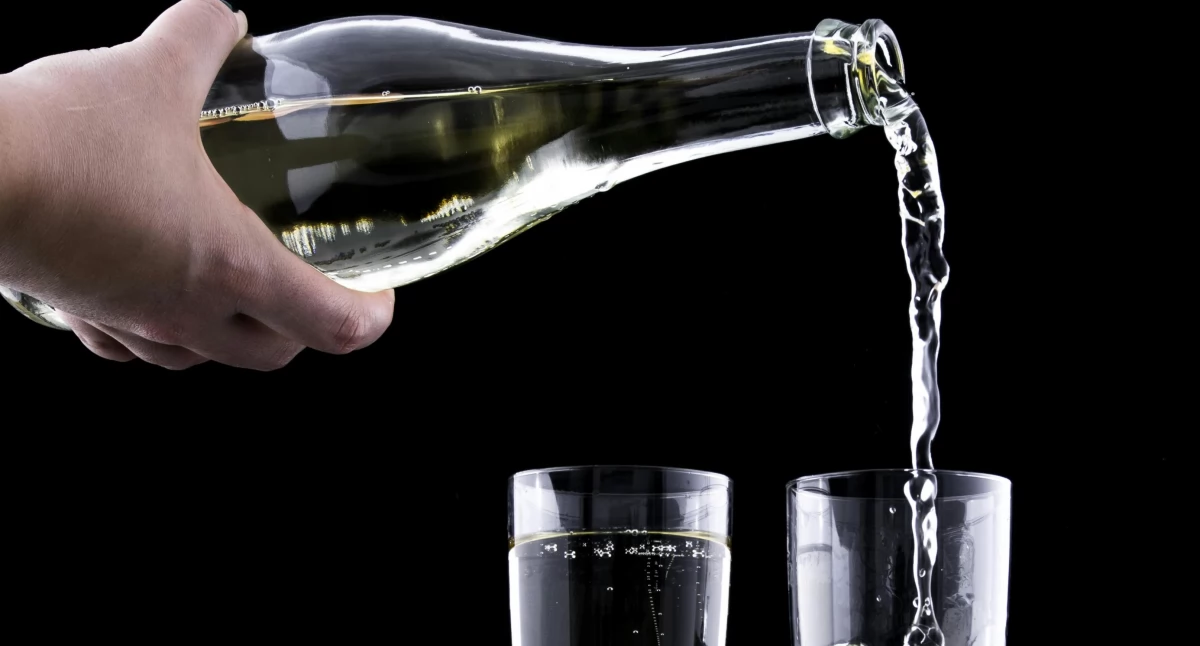 Nowe ostrzeżenia na butelkach alkoholu – Senat chce chronić kobiety w ciąży i karmiące