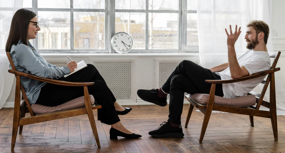 Wciąż wierzymy w magiczną różdżkę terapeuty. Jakie są bariery Polaków przed pomocą psychologiczną?