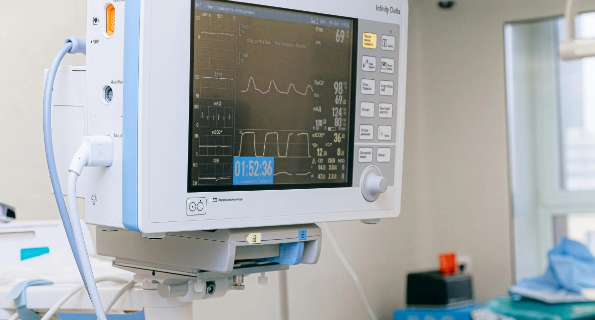 Robotyczna rewolucja w ortopedii: Szpital Bródnowski pierwszy w Polsce z protezoplastyką biodra przy użyciu robota