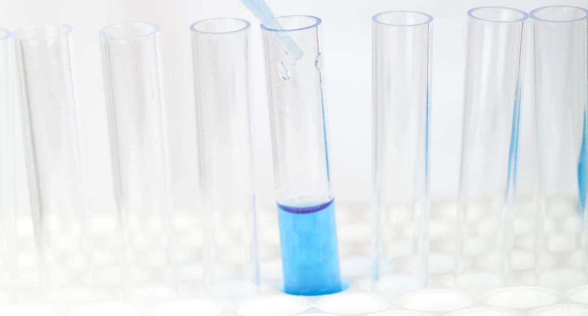 Próbka śliny zamiast mammografii? Naukowcy opracowali przenośny biosensor