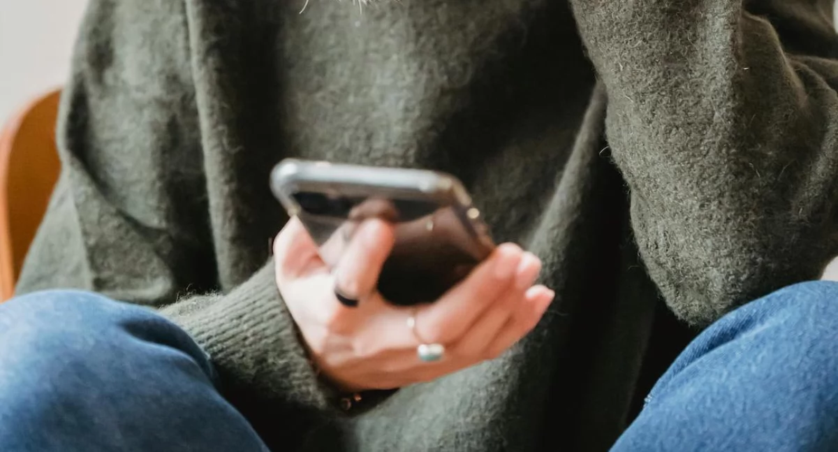 Nastolatki spędzają po 6 godzin dziennie przed ekranem. Skutki mogą odczuć w dorosłości