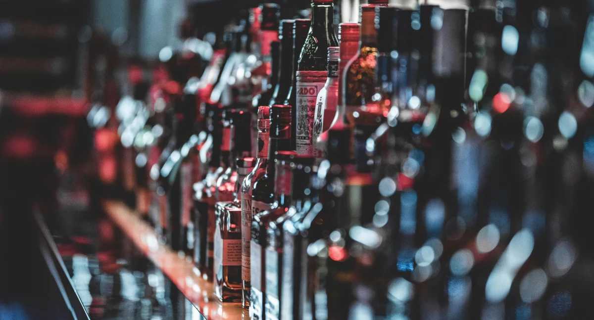 Nowelizacja ustawy o wychowaniu w trzeźwości: obowiązkowe ostrzeżenia o alkoholu dla kobiet w ciąży i karmiących piersią. Trwają konsultacje społeczne