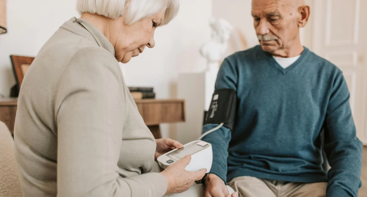 Domy senioralne z opieką medyczną i najem senioralny, brakujące puzzle polityki senioralnej czy iluzja zmian?