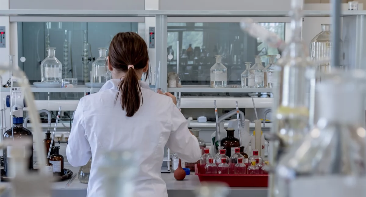 NIO: Bezpieczne zakończenie immunoterapii czerniaka – polscy naukowcy odkryli optymalny moment przerwania leczenia