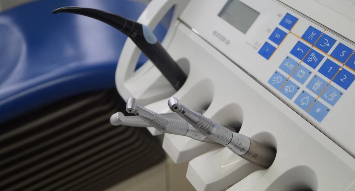 Przełom w stomatologii: naturalna powłoka z keratyny chroni i regeneruje zęby