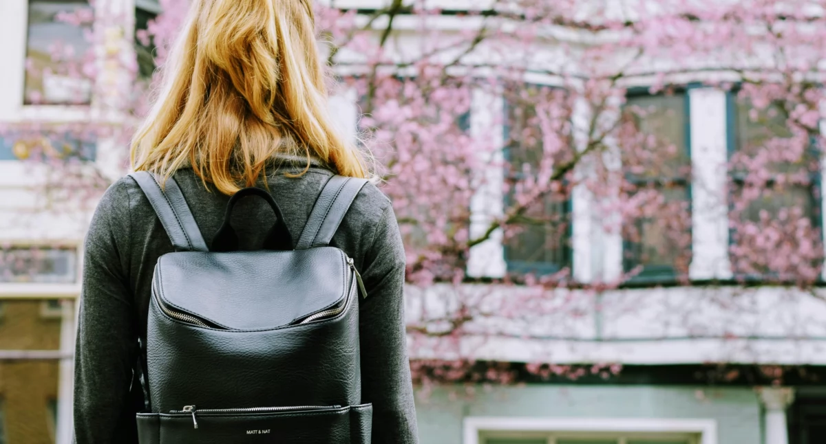 Jak wspierać dziecko w pierwszych dniach szkoły? Psycholożka podpowiada, czego nie mówić i jak przygotować się emocjonalnie