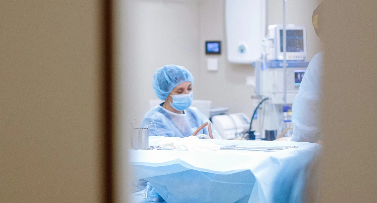 Śledztwo ws. nieprawidłowości w szpitalu w Kaliszu. Lekarz na kontrakcie zarabiał rocznie 2 mln zł