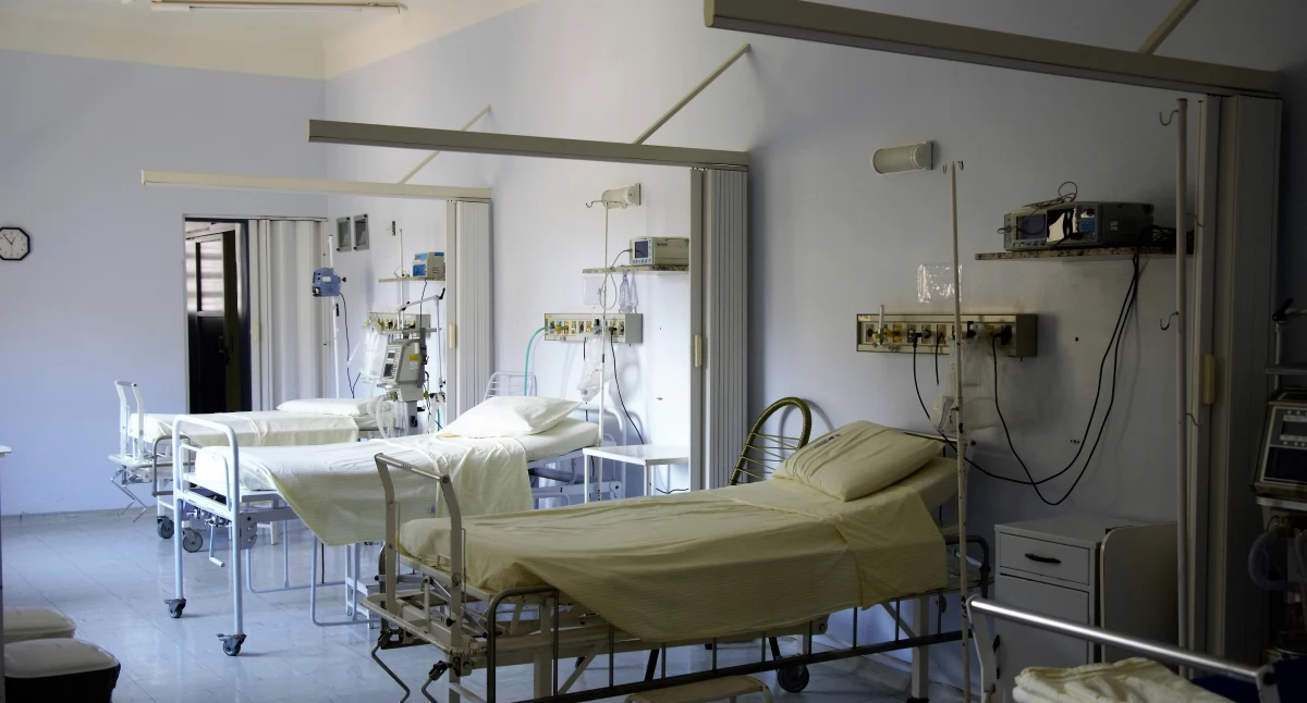 Szpitale zadłużone w ZUS. Ponad miliard złotych długu w 2025 roku
