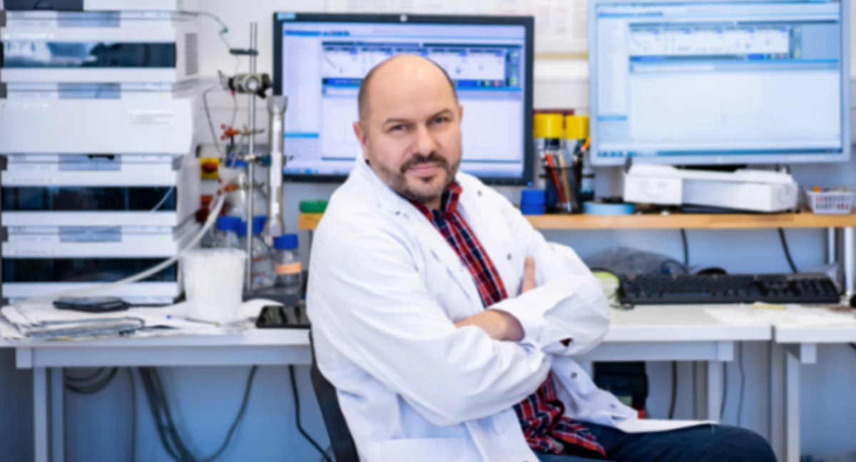 Ekspert z UW: Technologia mRNA – od szczepionek przeciw COVID-19 do terapii przeciwnowotworowych i leczenia chorób rzadkich