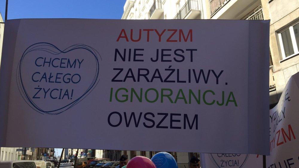 Autyzm: Manifestacja pod MRPiPS. Ponad 100 tys. osób podpisało petycję ws. utworzenia ŚDS