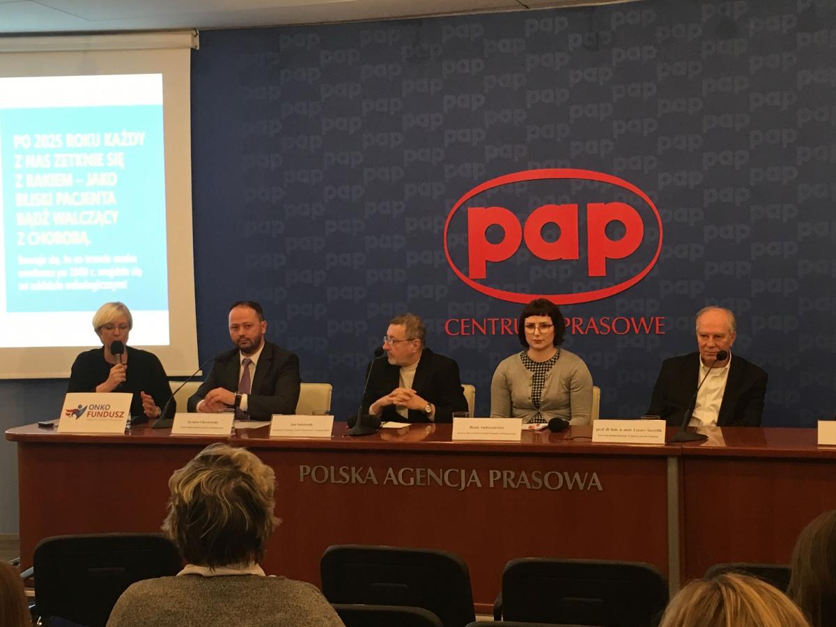 Dostęp do leczenia jest ograniczony. Pacjenci onkologiczni biorą sprawy we własne ręce