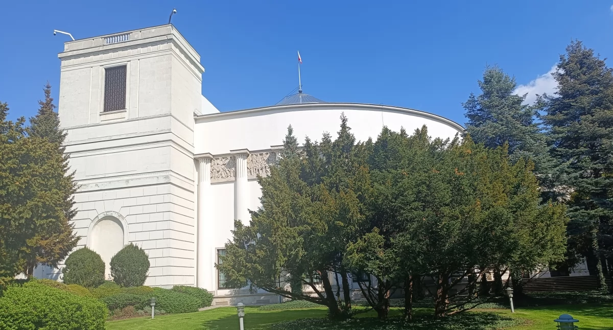 W Sejmie o centralnej e-rejestracji pacjentów: nowe przepisy mają skrócić kolejki do lekarzy?