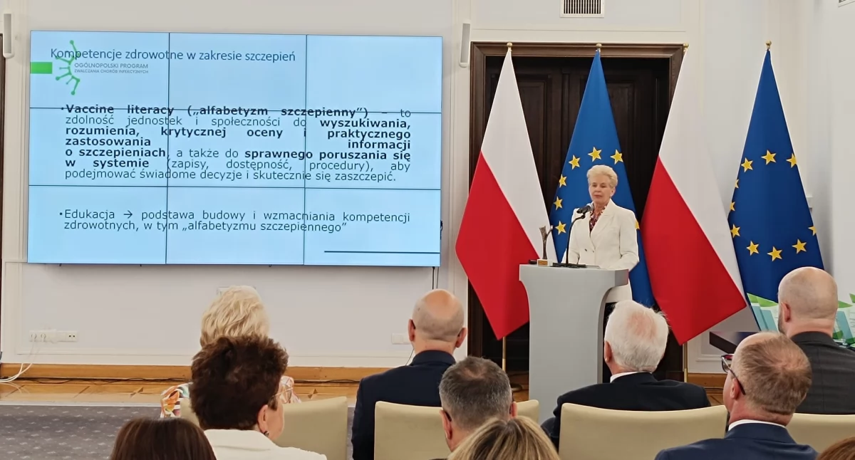 Senator Małecka-Libera, edukacja w zakresie szczepień: „W centrum ochrony zdrowia jest obywatel. Szczepienia chronią jednostkę i całe społeczeństwo”