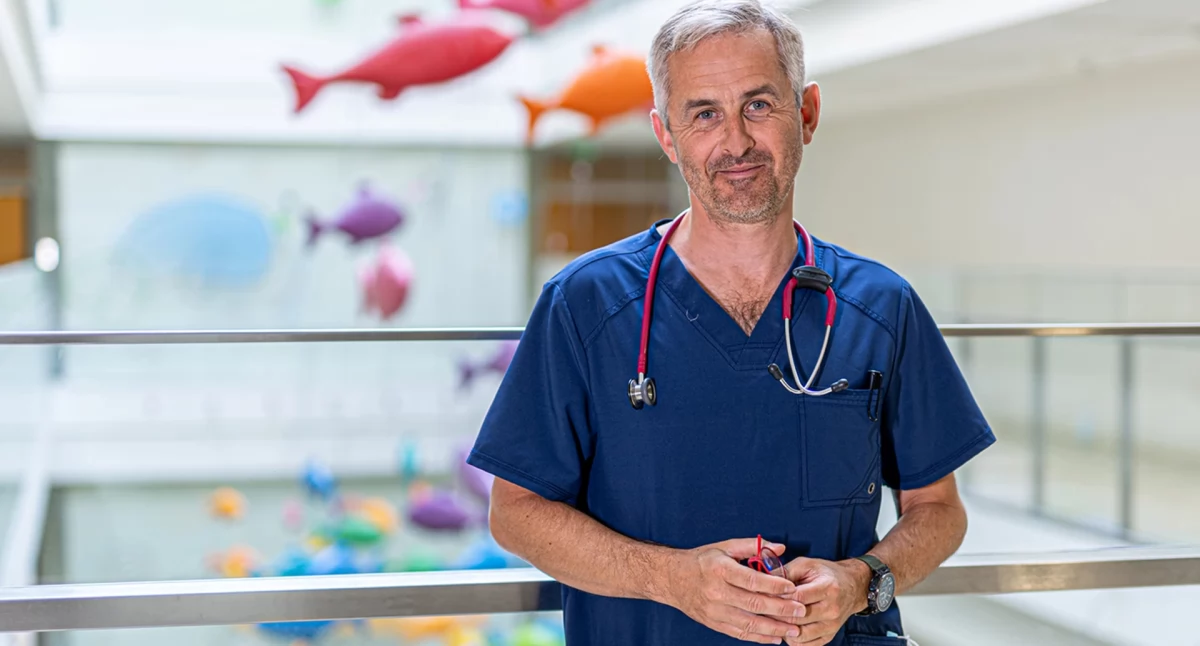 Zadbaj o uszy i zatoki w czasie lotu. Praktyczne rady na komfortowy start i lądowanie. Dr Feleszko: 