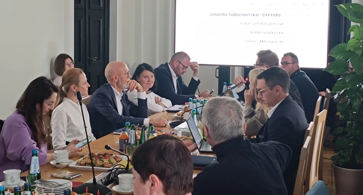 Ministerstwo Zdrowia o pracy nad AdA: 