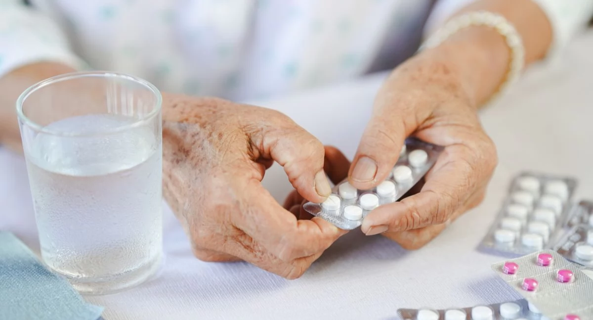 Nie tylko antybiotyki zmieniają florę bakteryjną jelit. Na liście są też antydepresanty