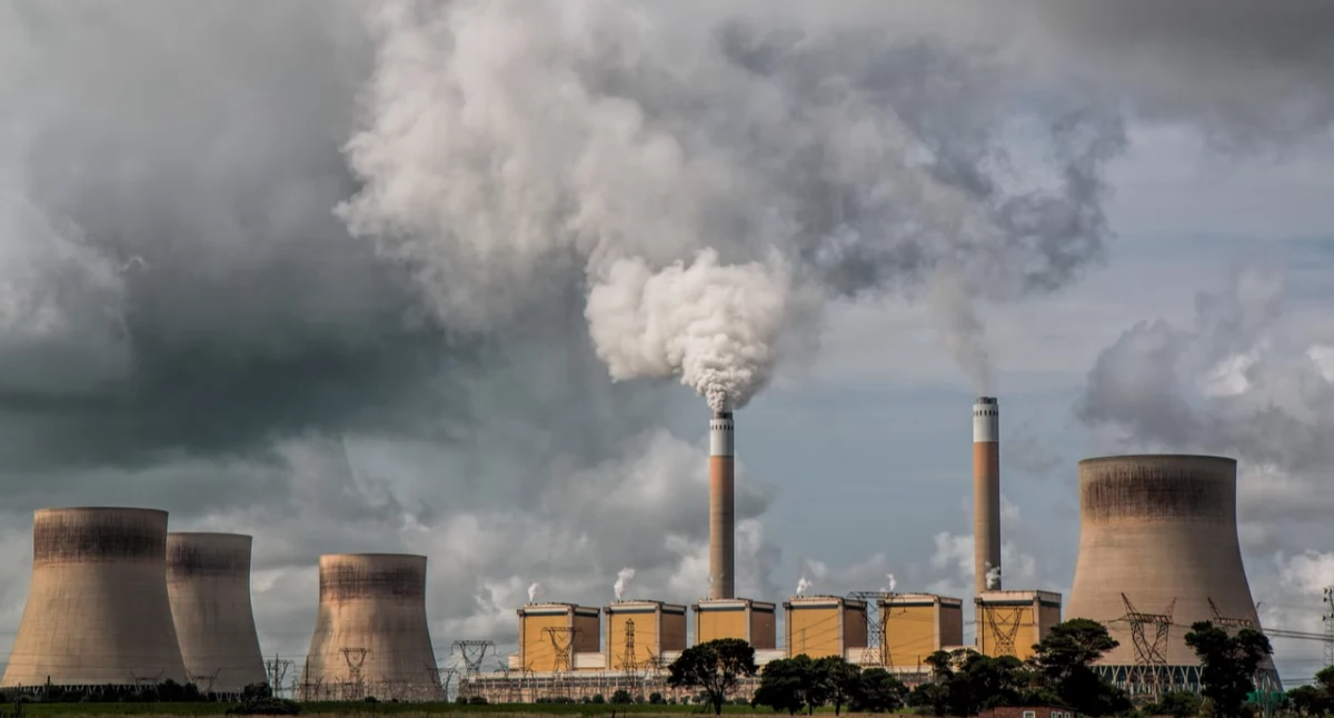 Rekordowy wzrost emisji CO2 – WMO ostrzega przed błędnym kołem klimatycznym
