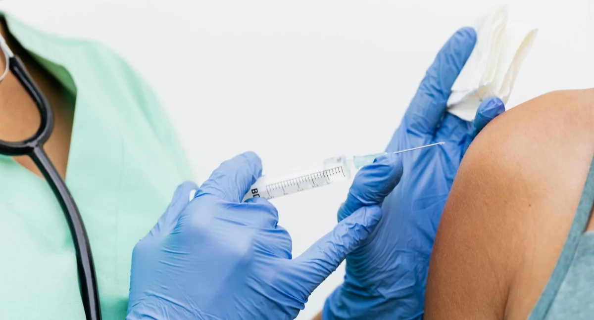 To może oznaczać istną „wojnę”. MZ chce wprowadzić obowiązkowe szczepienia przeciw HPV dla dzieci