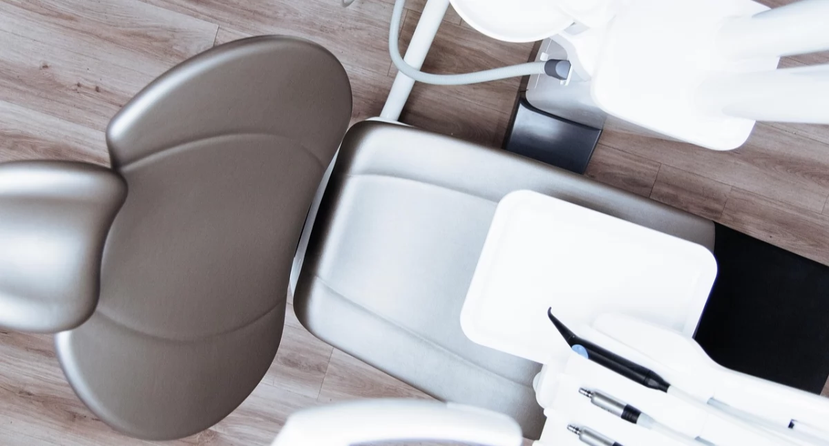 Paradontoza dotyka co czwartego Polaka. Europejska Federacja Periodontologii wprowadza ujednolicone standardy leczenia