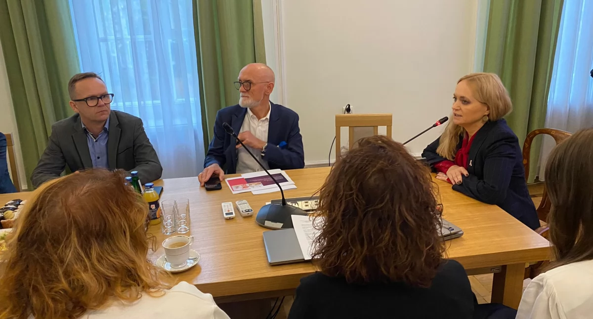 MZ raportuje: 244 zabiegi operacyjne endometriozy zaawansowanej 