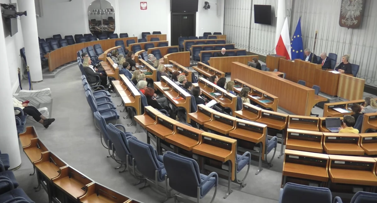W Senacie. Wyzwania i problemy polskich szkół przyszpitalnych - „Szkoła w szpitalu to ostatnia kotwica normalności” 