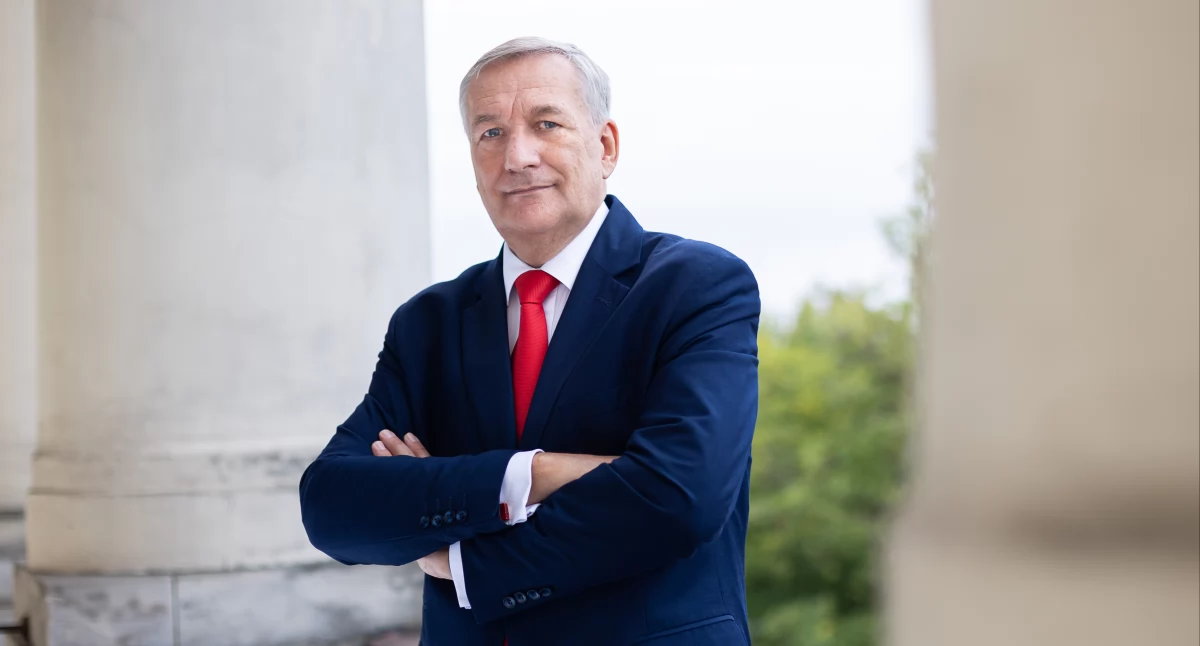 Wiceszef MSWiA: lekarz powinien zarabiać godnie, aby nie musiał pracować jednocześnie w kilku placówkach