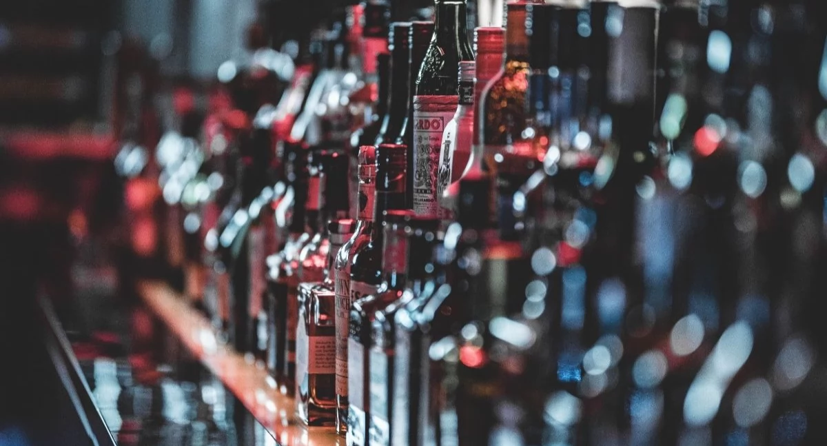 Powiaty mają uwagi do ustawy alkoholowej. Chcą zakazu w DPS-ach